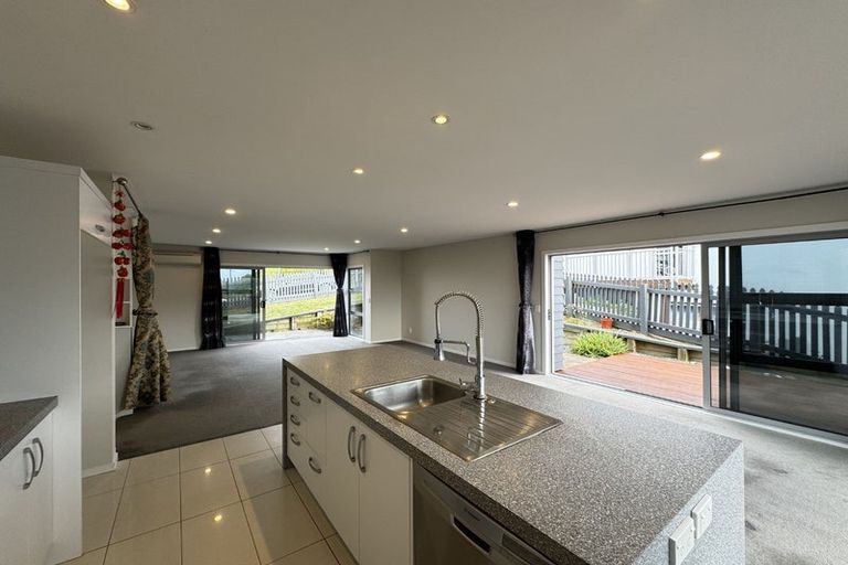 Photo of property in 61 Tamworth Crescent, Newlands, Wellington, 6037