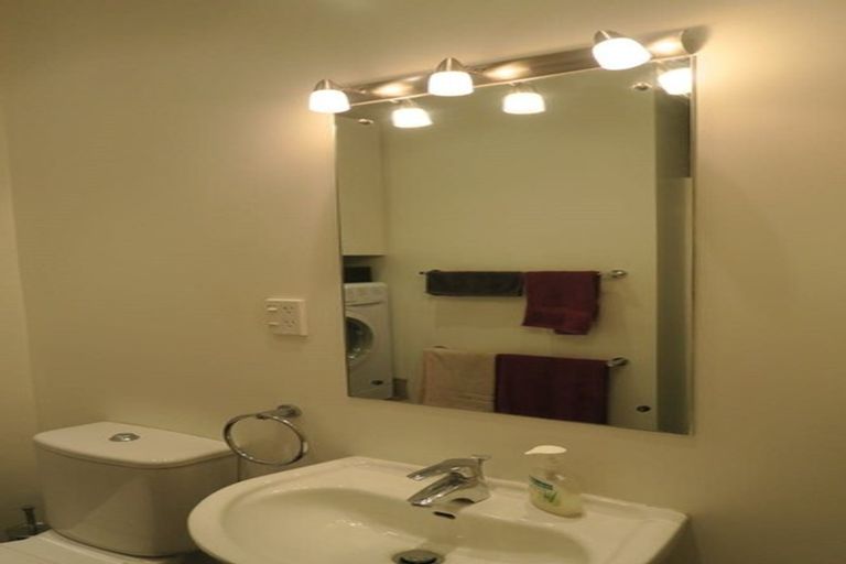 Photo of property in Guardian Apartments, 406/105 Queen Street, Auckland Central, Auckland, 1010