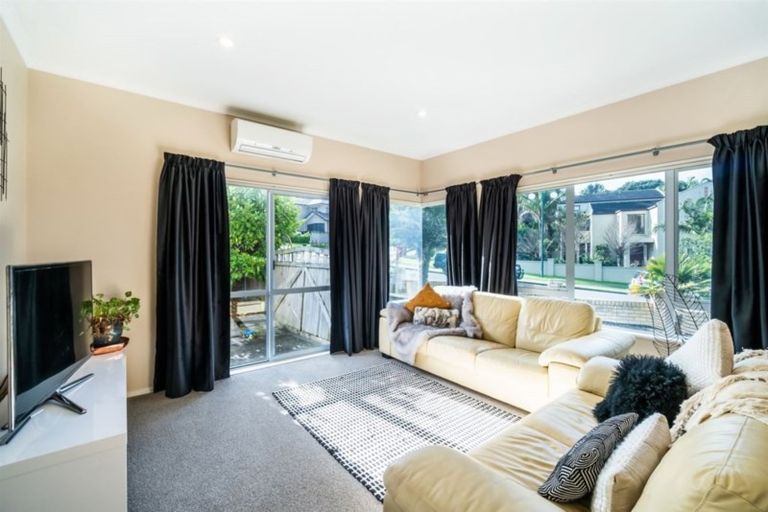 Photo of property in 48 Hogarth Rise, West Harbour, Auckland, 0618