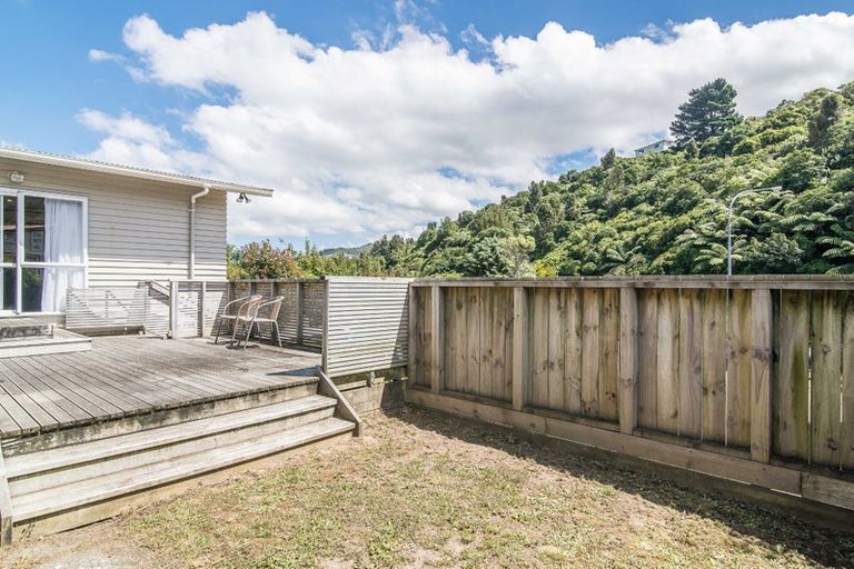 Photo of property in 82 Newlands Road, Newlands, Wellington, 6037