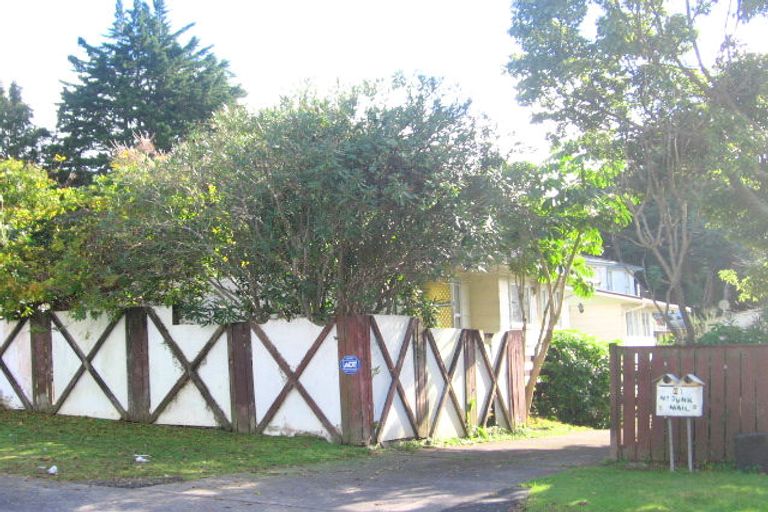 Photo of property in 2/61 Zita Maria Drive, Massey, Auckland, 0614