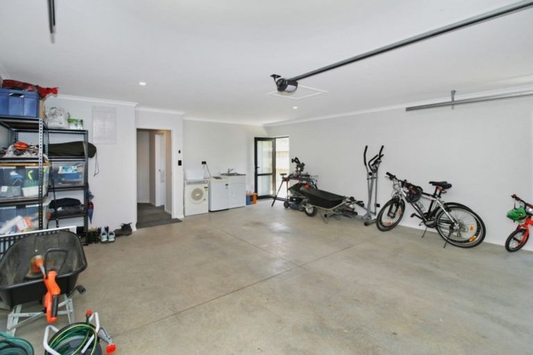 Photo of property in 15 Frederick Place, Whalers Gate, New Plymouth, 4310