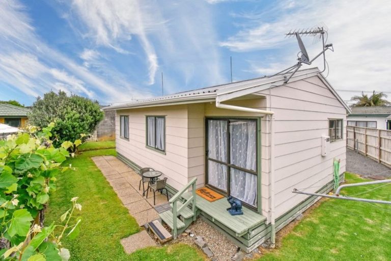 Photo of property in 2/6 Hunua Road, Papakura, 2110