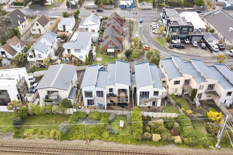 Photo of property in 8 Marina View, Paremata, Porirua, 5026