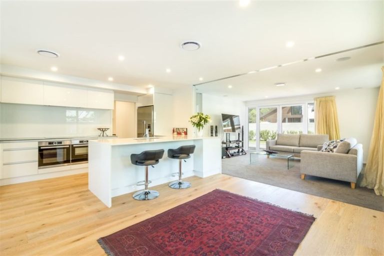 Photo of property in 43 Waiwetu Street, Fendalton, Christchurch, 8052