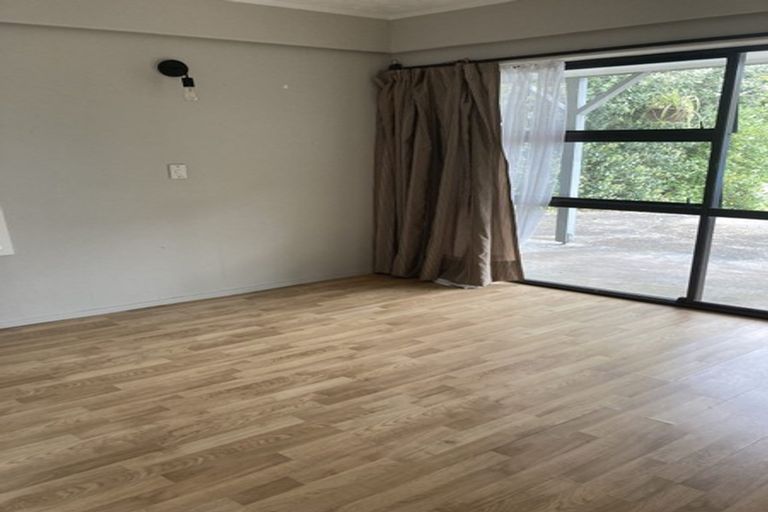 Photo of property in 5 Yarra Place, Botany Downs, Auckland, 2010