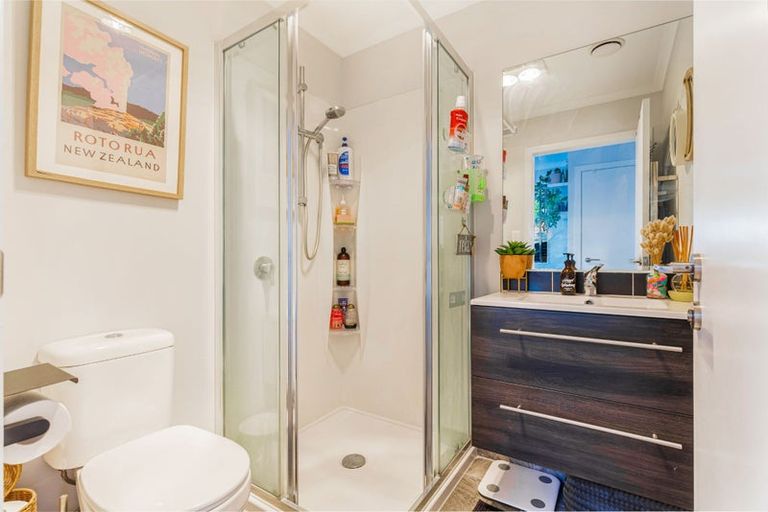 Photo of property in 2 Wharara Lane, Massey, Auckland, 0614