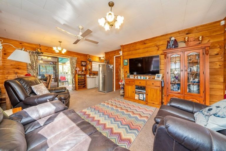 Photo of property in 6 Edmund Lomas Grove, Birchville, Upper Hutt, 5018