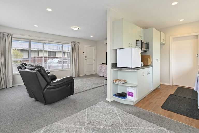 Photo of property in 67 Farquhars Road, Redwood, Christchurch, 8051