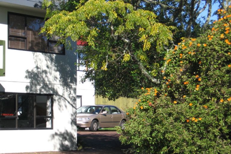 Photo of property in 2 Onedin Place, Titirangi, Auckland, 0604