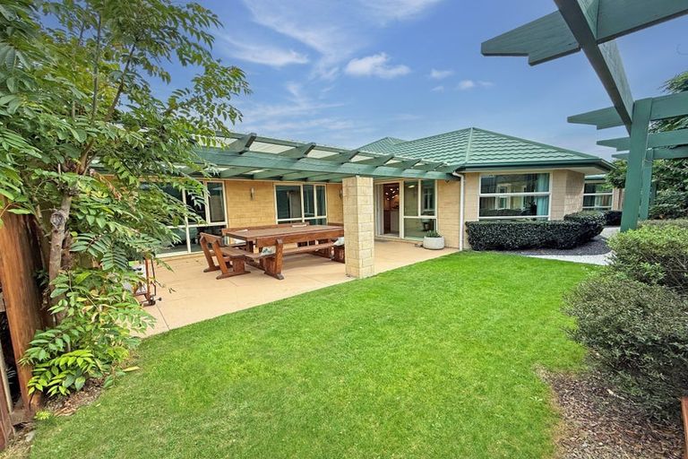 Photo of property in 15 Saddleback Green, Halswell, Christchurch, 8025