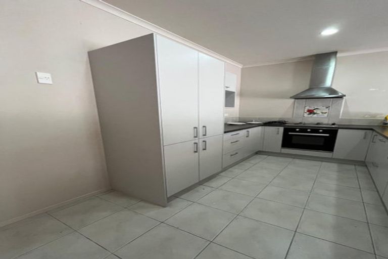 Photo of property in 18 Willow Camp Road, Takanini, 2112