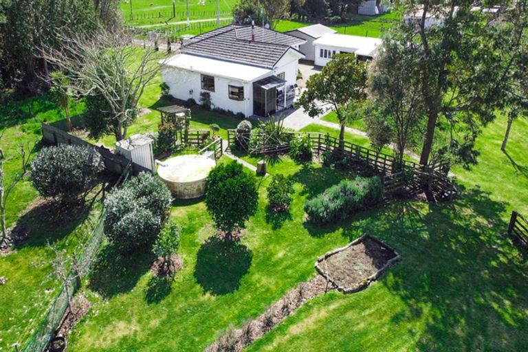 Photo of property in 100 Macgibbon Road, Waitahora, Dannevirke, 4971