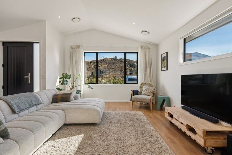 Photo of property in 39 Drysdale Road, Jacks Point, 9371
