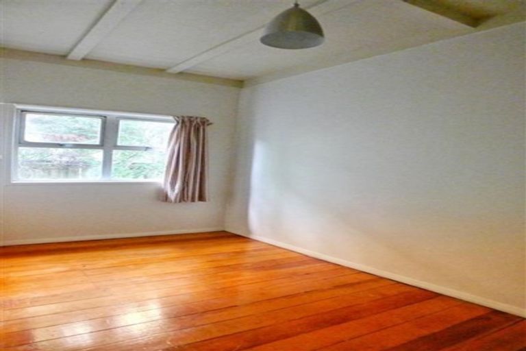 Photo of property in 8 Sylvan Avenue East, Northcote, Auckland, 0627
