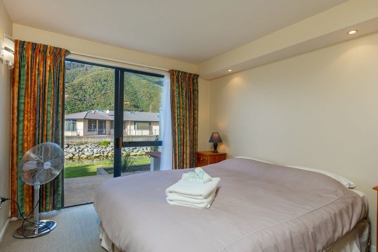 Photo of property in 9/45 Beach Road, Waikawa, Picton, 7220