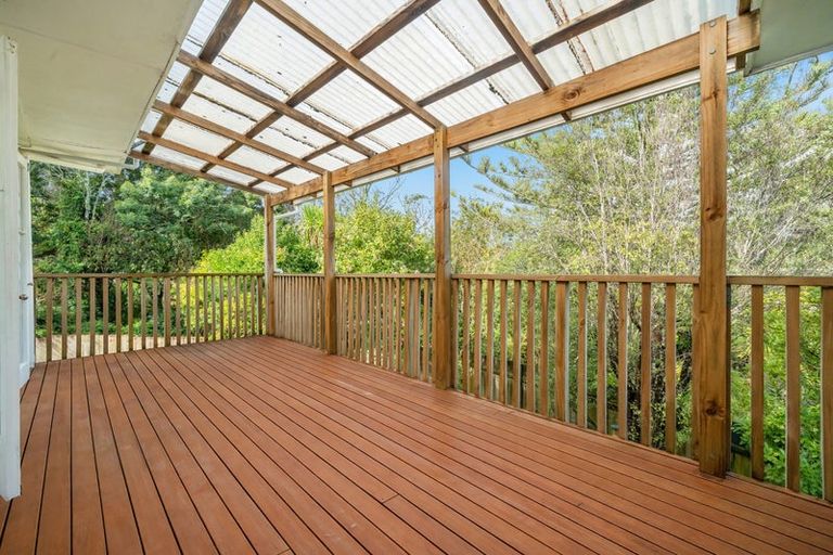 Photo of property in 24 Atkinson Road, Titirangi, Auckland, 0604