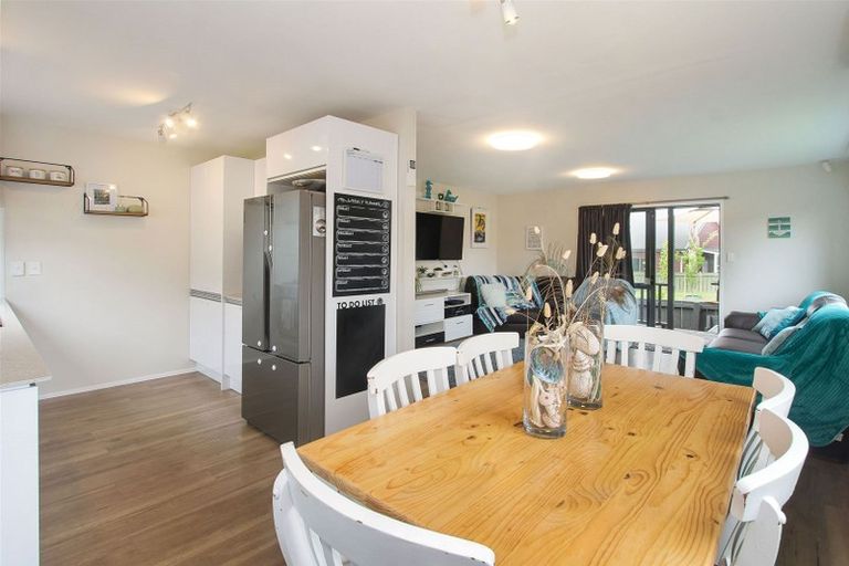 Photo of property in 3a Vela Place, Clarks Beach, 2122