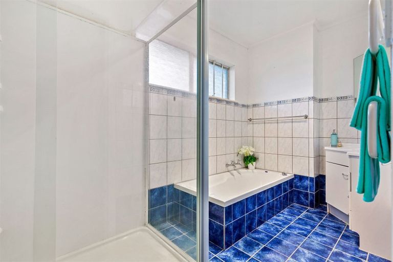 Photo of property in 57 Rehia Road, Massey, Auckland, 0614