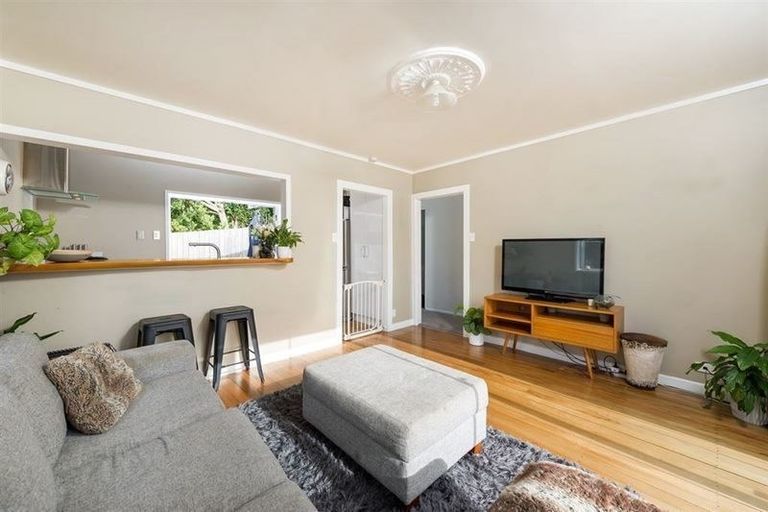 Photo of property in 24 Cedar Terrace, Stanmore Bay, Whangaparaoa, 0932
