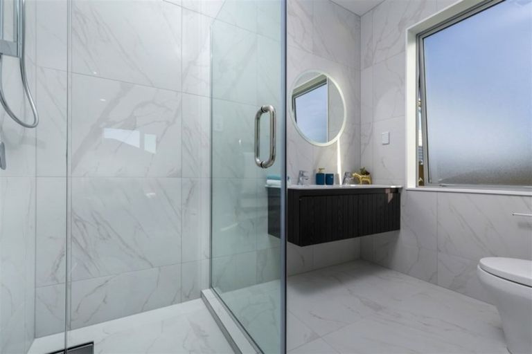 Photo of property in 39 Nobilo Road, Kumeu, 0810