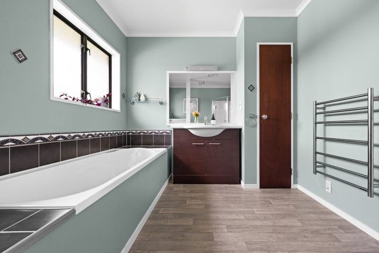 Photo of property in 10 Ritchie Place, Havelock North, 4130