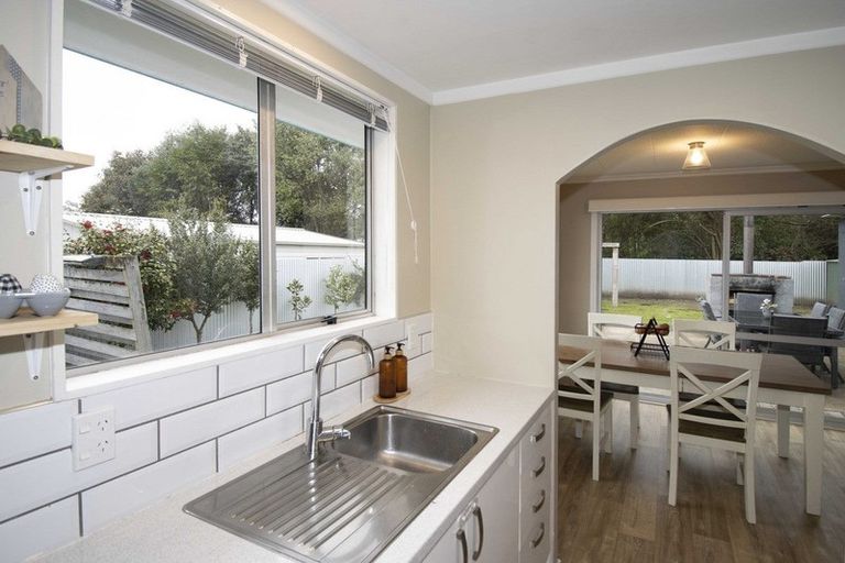 Photo of property in 22 Kupe Drive, Carterton, 5713