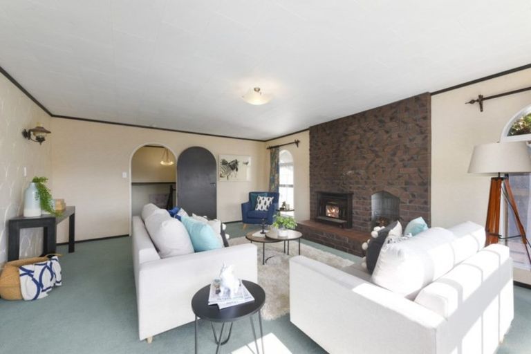 Photo of property in 6 Pioneer Grove, Silverstream, Upper Hutt, 5019