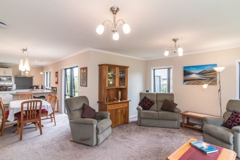 Photo of property in 6 Matuhi Street, Waikanae, 5036