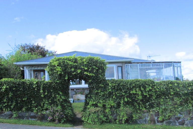 Photo of property in 11 Hinerau Grove, Waipahihi, Taupo, 3330