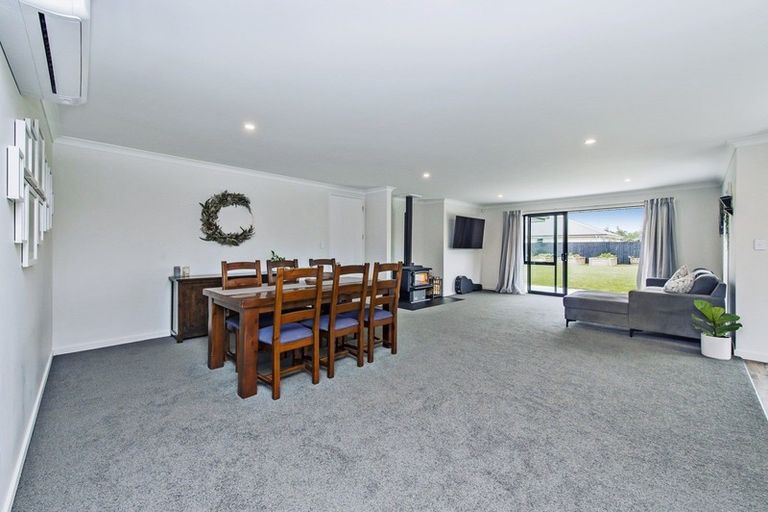 Photo of property in 8 Suffolk Drive, Kirwee, 7571