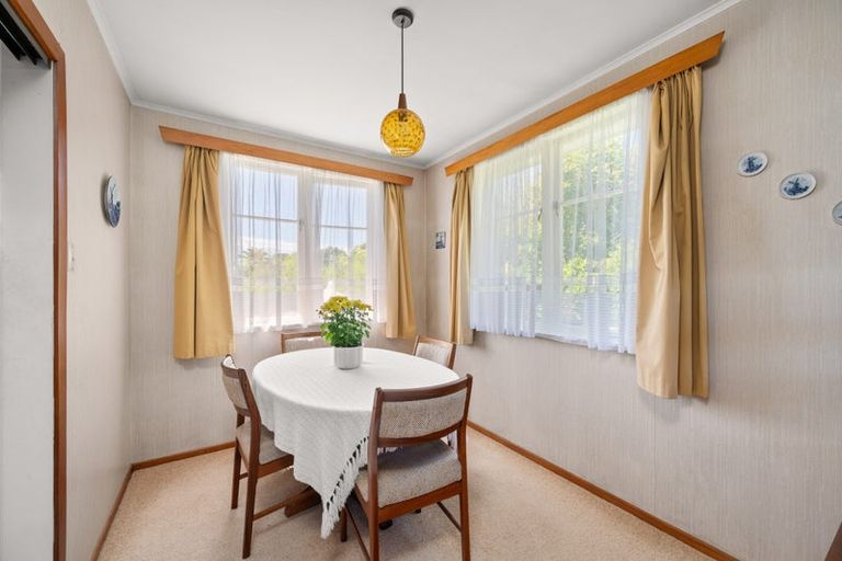 Photo of property in 68 Buscomb Avenue, Henderson, Auckland, 0610