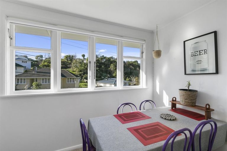 Photo of property in 47 Bird Grove, Stokes Valley, Lower Hutt, 5019