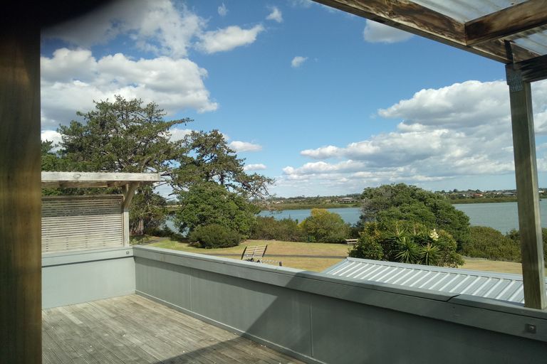 Photo of property in 17 Montego Place, Weymouth, Auckland, 2103