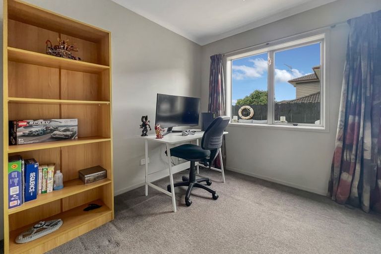 Photo of property in 36 Anchorite Way, Red Beach, 0932