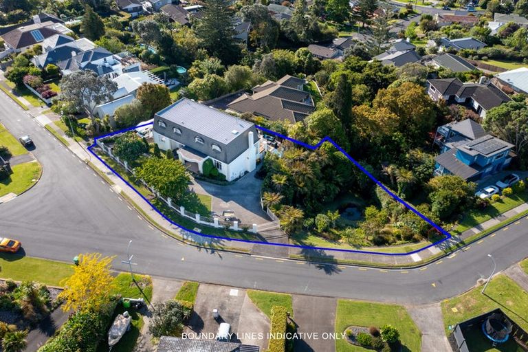 Photo of property in 19 Evelyn Road, Cockle Bay, Auckland, 2014