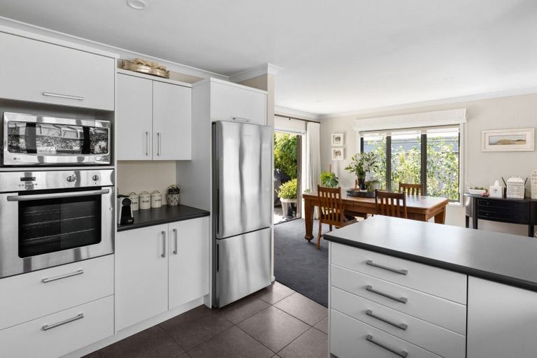 Photo of property in 2/11 Te Aute Road, Havelock North, 4130