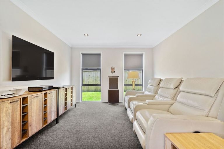 Photo of property in 8 Te Roera Place, Riverhead, 0820