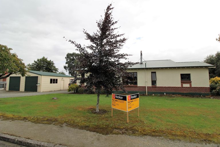 Photo of property in 14 Queen Street, Winton, 9720