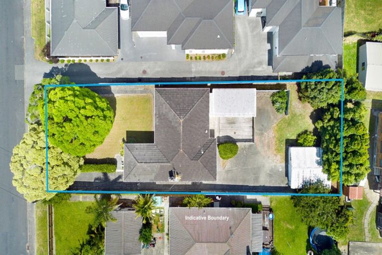 Photo of property in 16 Coniston Avenue, Te Atatu South, Auckland, 0610