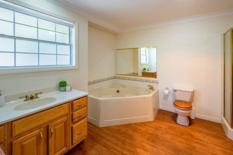 Photo of property in 12 Marewa Place, Waikanae Beach, Waikanae, 5036