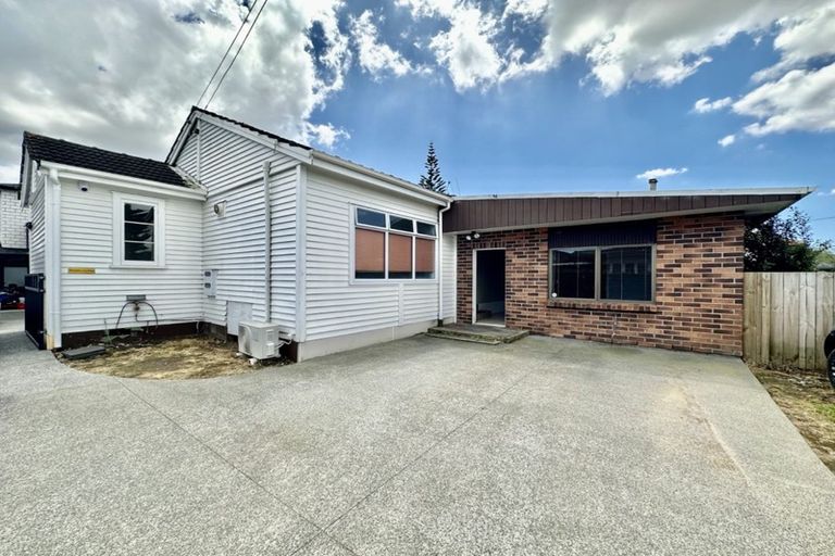 Photo of property in 10 Nicholson Avenue, Papatoetoe, Auckland, 2025