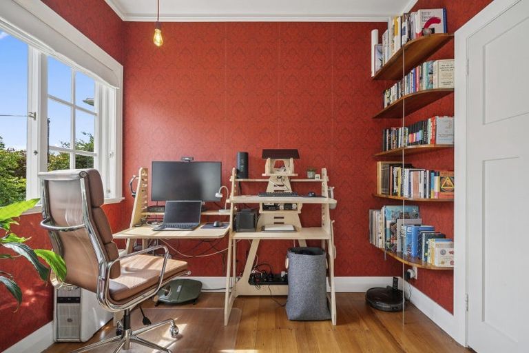 Photo of property in 34 Northland Road, Northland, Wellington, 6012