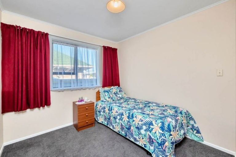 Photo of property in 12 Salas Place, Papakura, 2110