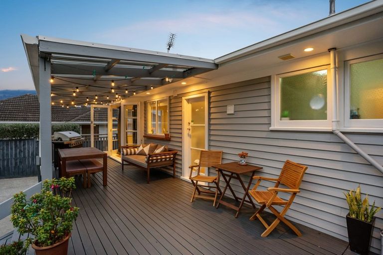 Photo of property in 20 Kapuka Road, Mangere Bridge, Auckland, 2022