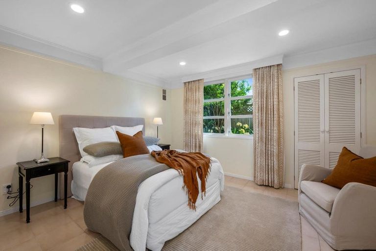 Photo of property in 102a Kitchener Road, Milford, Auckland, 0620