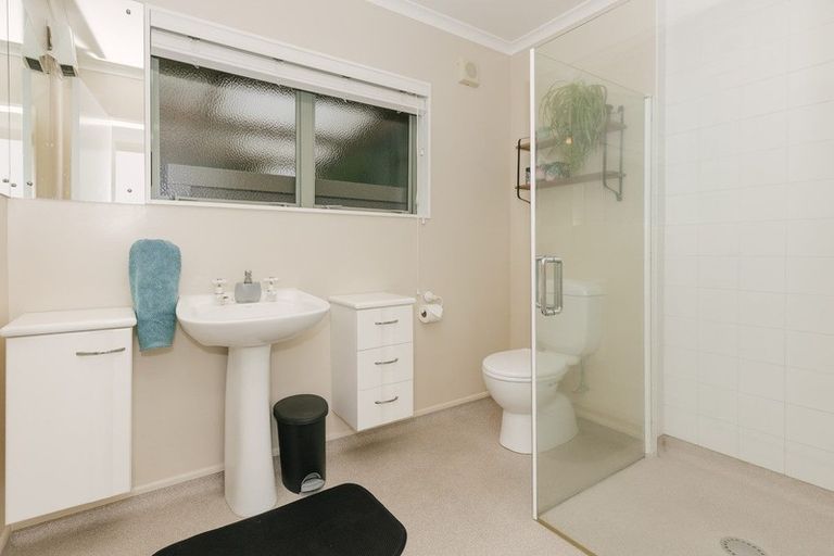 Photo of property in 8a Williams Terrace, Fitzherbert, Palmerston North, 4410