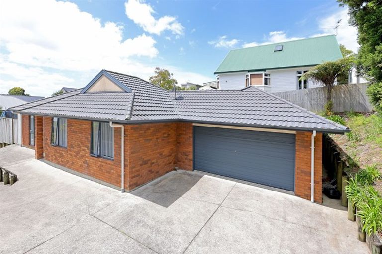 Photo of property in 115c Woodglen Road, Glen Eden, Auckland, 0602
