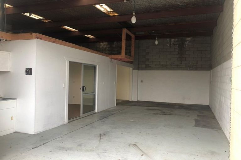 Photo of property in 10 Mana Place, Awapuni, Palmerston North, 4412