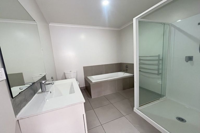 Photo of property in 12 Akeake Lane, Manurewa, Auckland, 2102